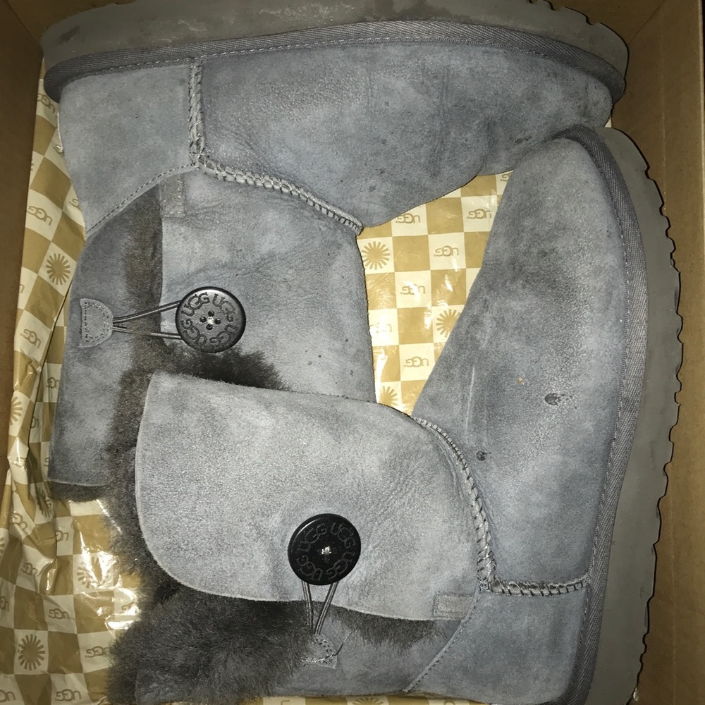 UGG Bailey Button